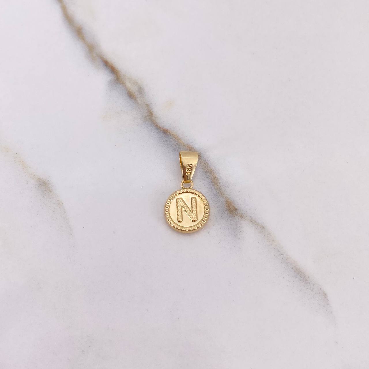 Dije Letra N 0.6gr / 1.8cm / Troquelado Oro Amarillo $