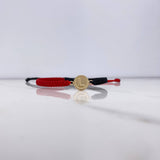 Pulsera Roja Negra Herraje Letra L 0.55gr / 1.5cm / Troquelado Oro Amarillo $