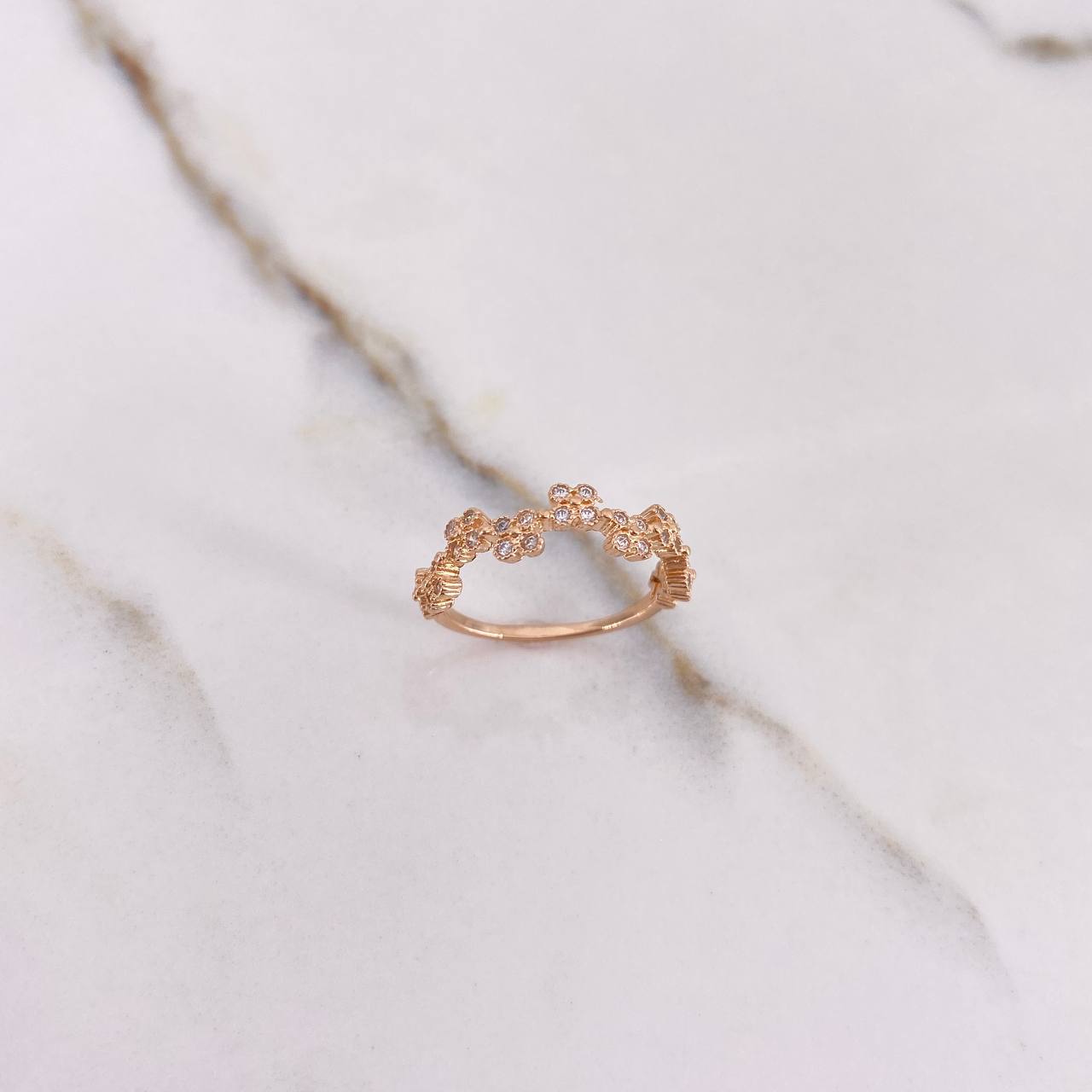 Anillo Corona Flores 1.95gr / T6 1/4 / Circones Blancos Oro Rosa $