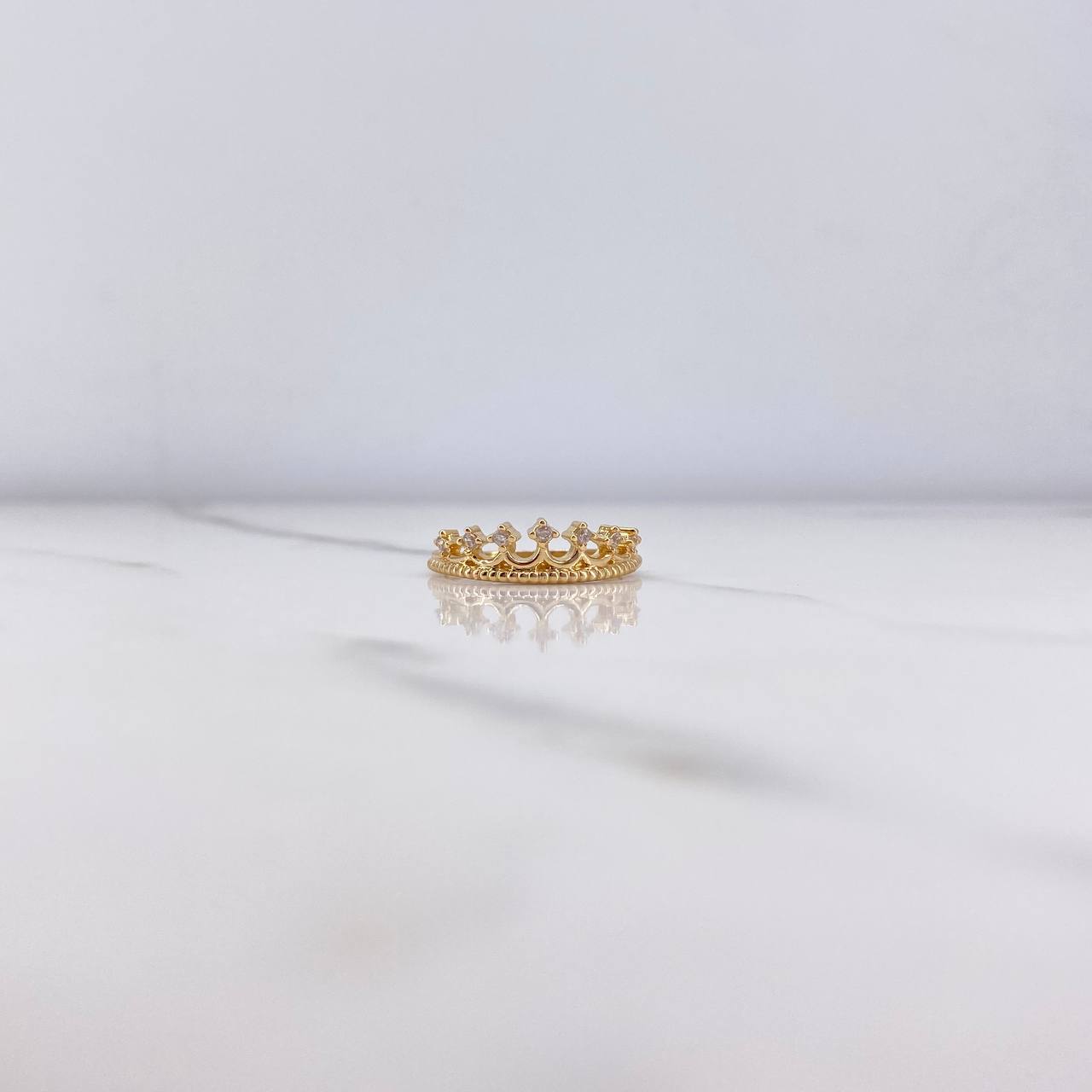Anillo Corona Reina 2.75gr / T7 1/2 / Circones Blancos Oro Amarillo $