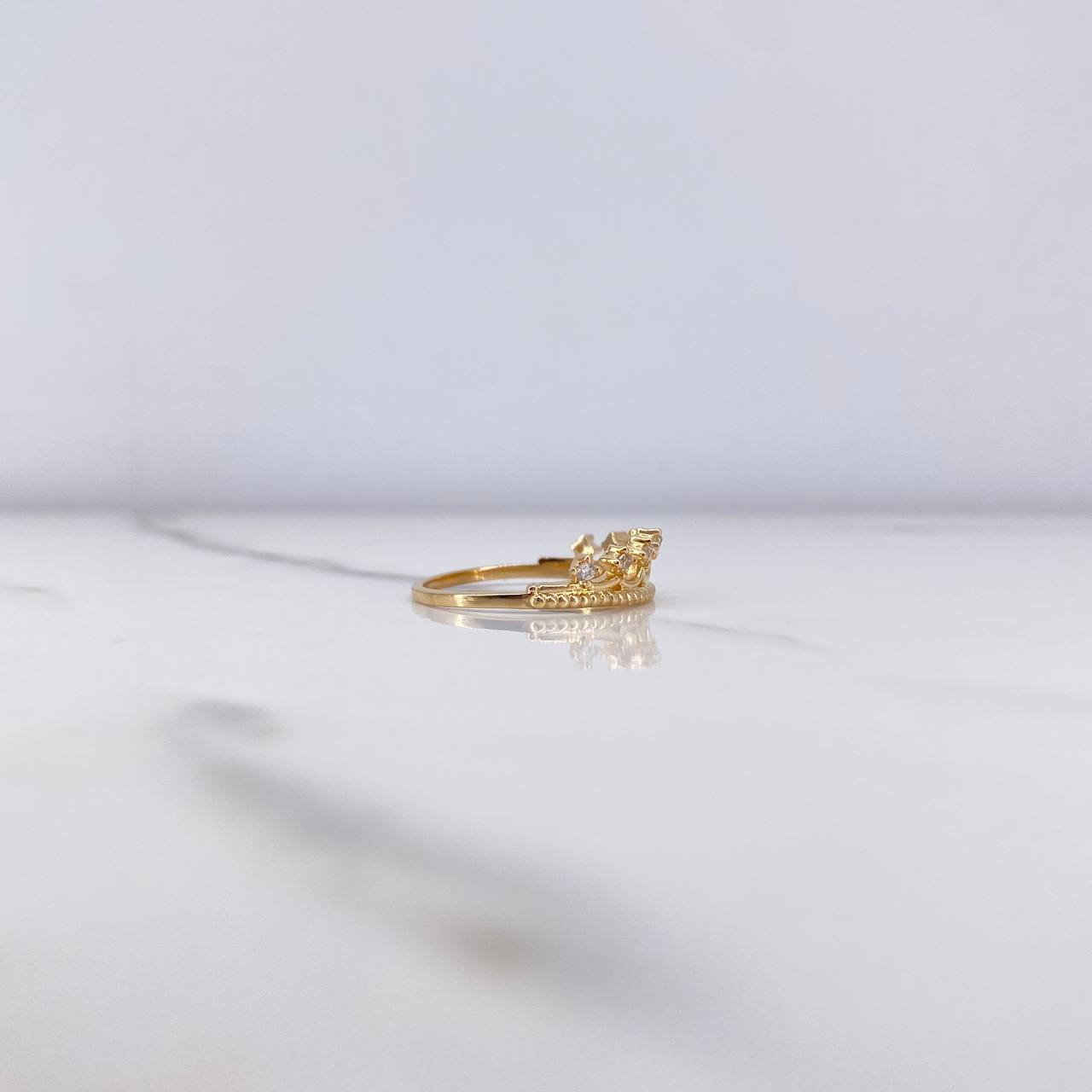 Anillo Corona Reina 2.75gr / T7 1/2 / Circones Blancos Oro Amarillo $