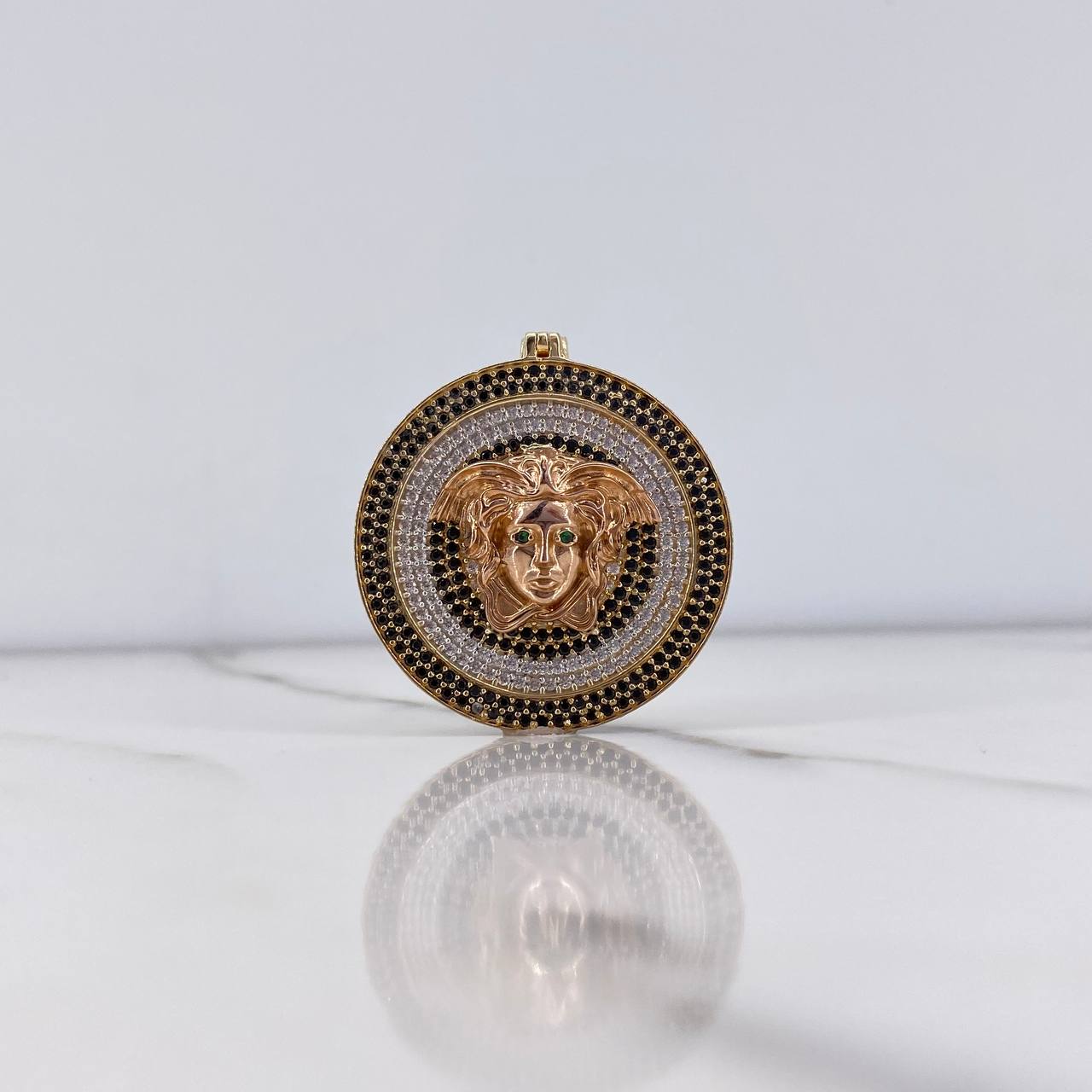 Dije Medusa 10.3gr / 4.5cm / Circones Negros Blancos Tres Oros $