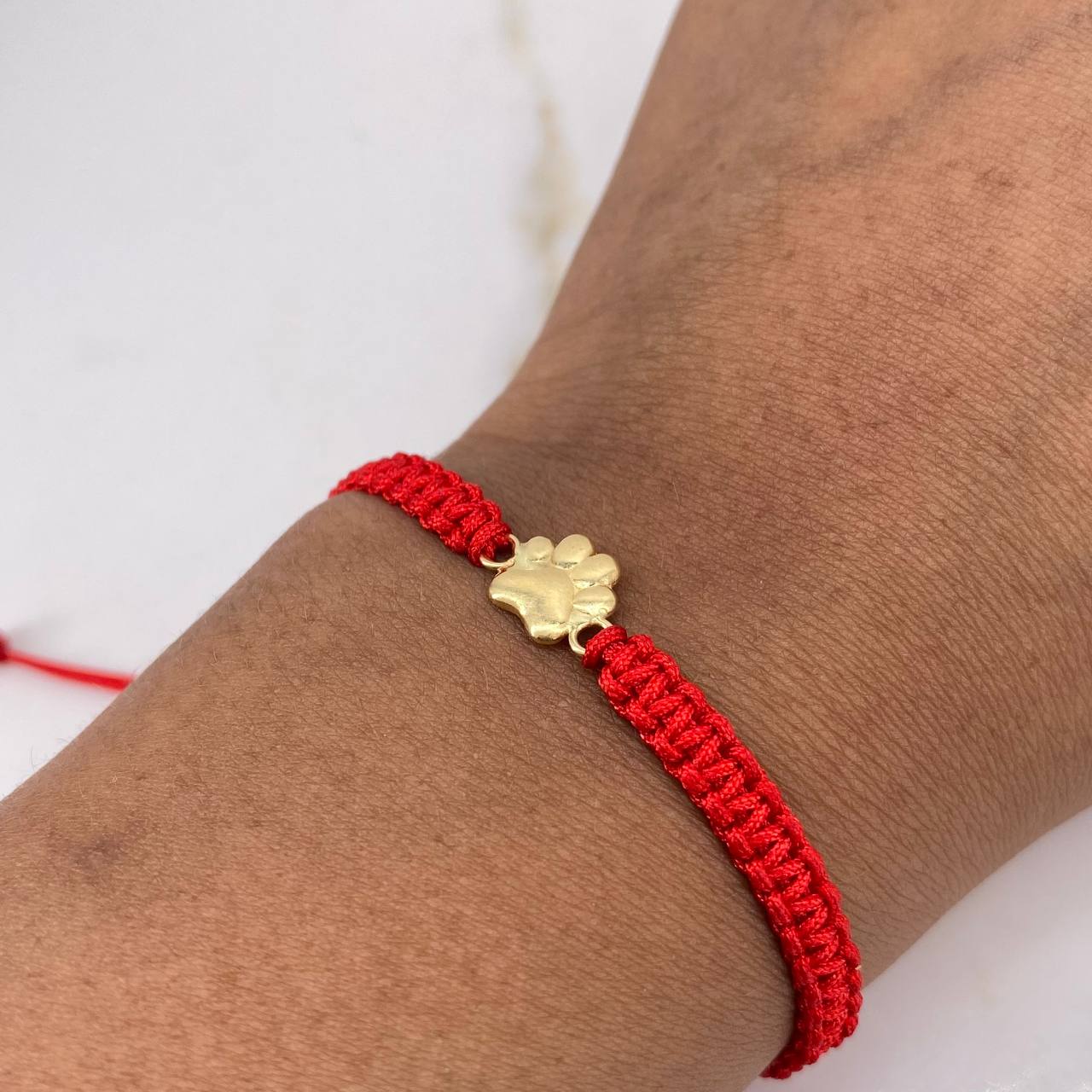 Pulsera Roja Huella 0.5gr / 1.3cm / Liso Oro Amarillo $