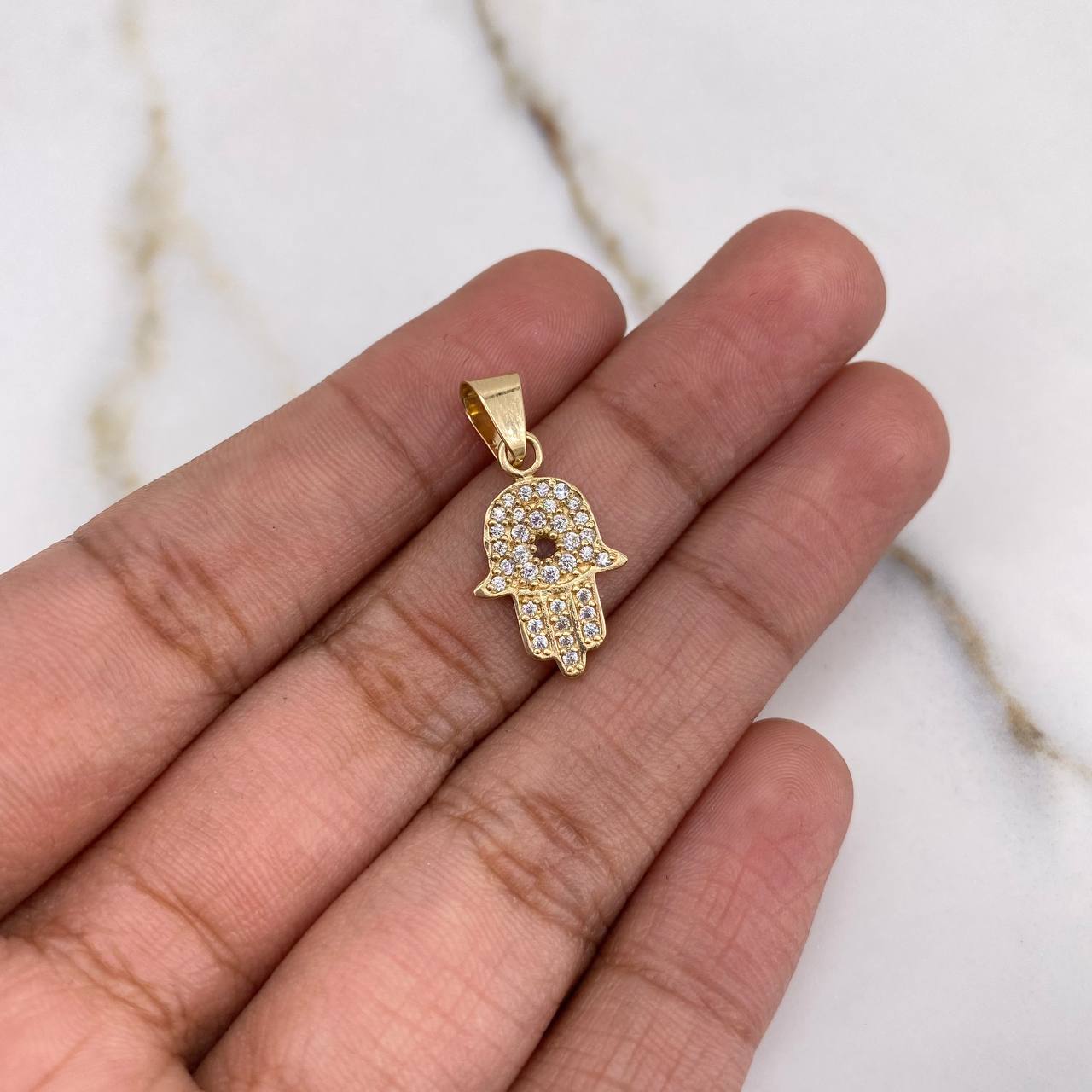 Dije Mano Hamsa 1.15gr / 2.1cm / Circones Blancos Oro Amarillo &