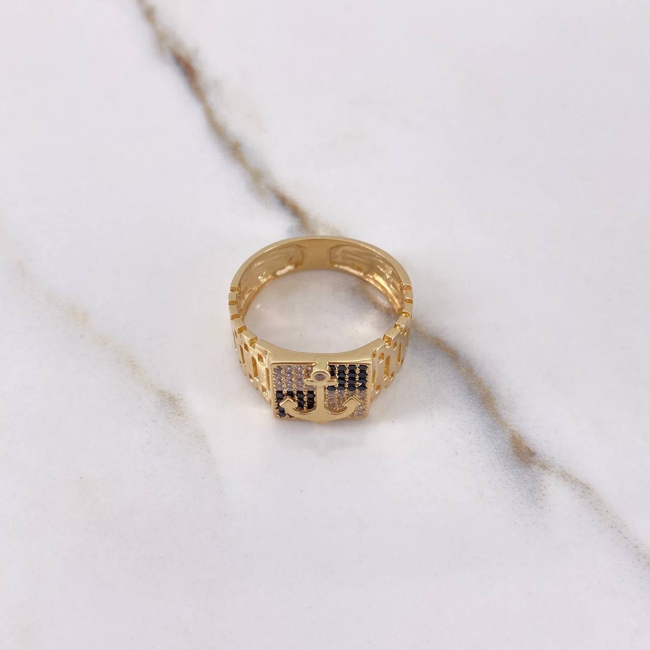 Anillo Correa Ancla 6.6gr / T10 1/2 / Circones Negros Blancos Oro Amarillo &