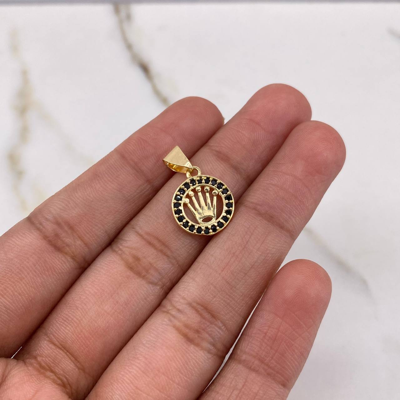 Dije Corona RX 1.2gr / 1.8cm / Circones Negros Oro Amarillo &