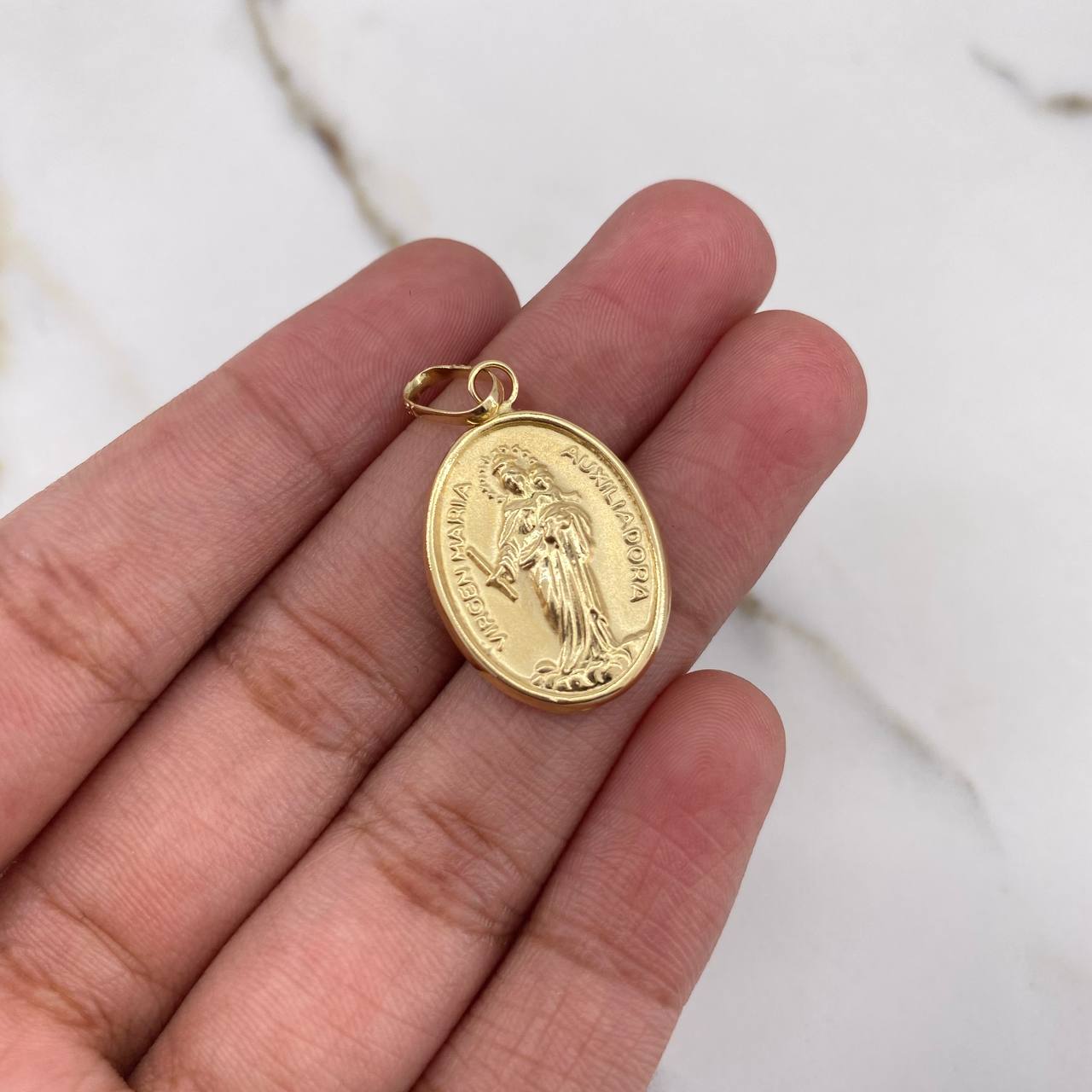 Dije Virgen Auxiliadora 1.8gr / 3.1cm / Troquelado Oro Amarillo &