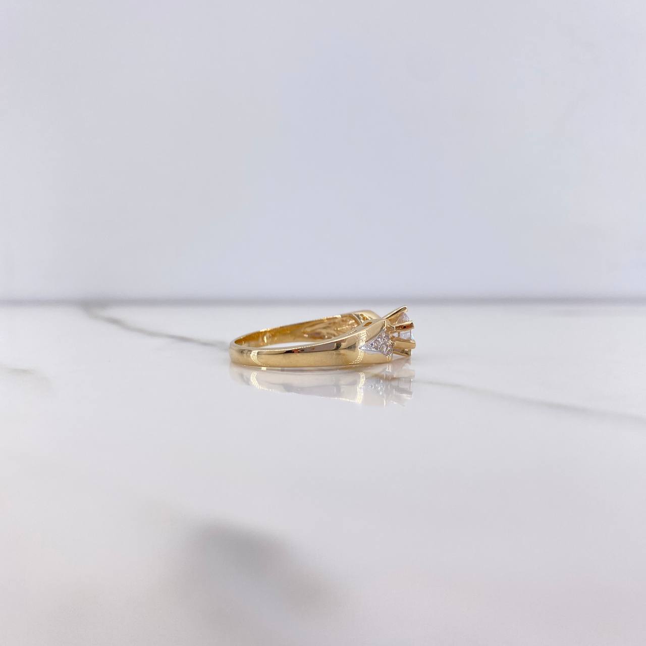 Anillo Solitario Rombos 3.5gr / T6 1/2 / Circones Blancos Dos Oros Amarillo Blanco &