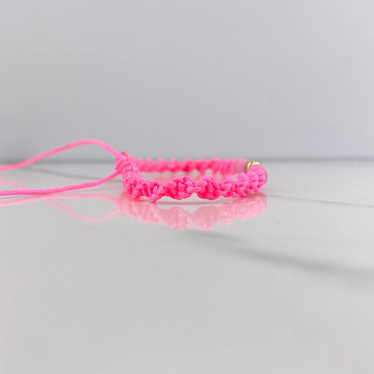 Pulsera Rosada Bolas Diamantadas 0.25gr / 3mm Neoprenos Rosados Oro Amarillo $