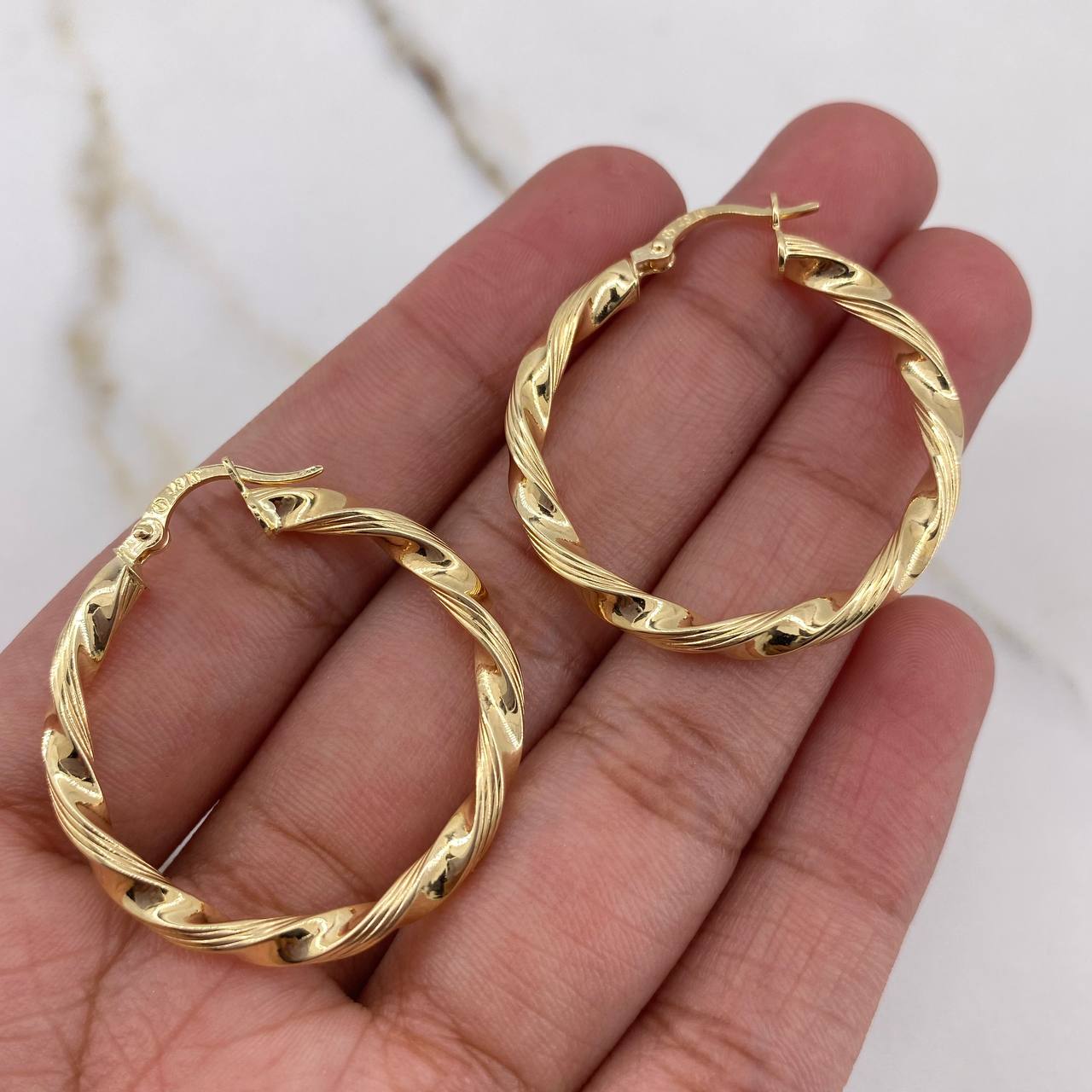 Candongas Mai 3.25gr / 3.3cm / Rayadas Oro Amarillo $