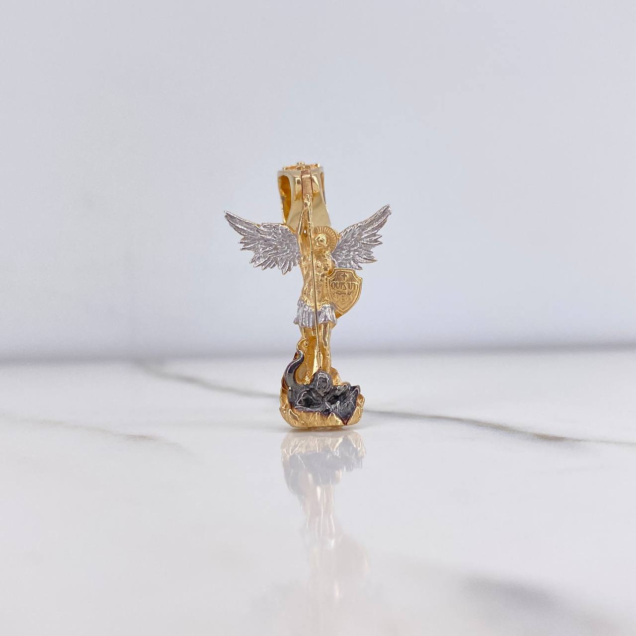 Dije San Miguel Arcangel 4.75gr / 3.7cm / Dos Oros Amarillo Blanco $