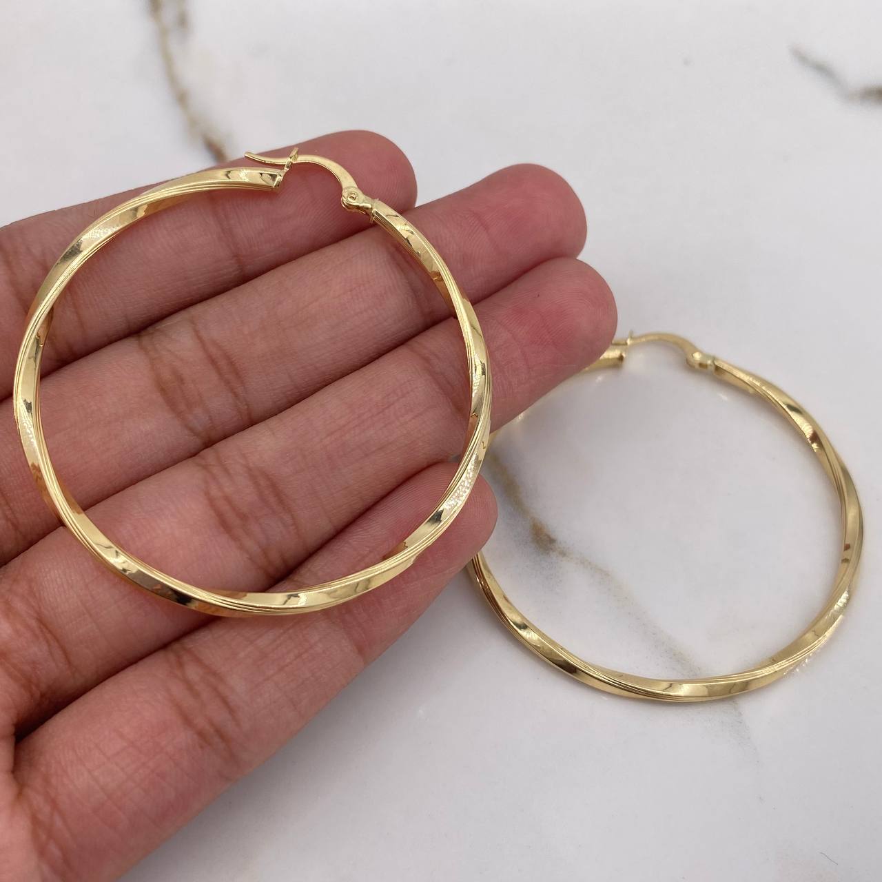 Candongas Mai 3.6gr / 4.9cm / Rayadas Oro Amarillo $