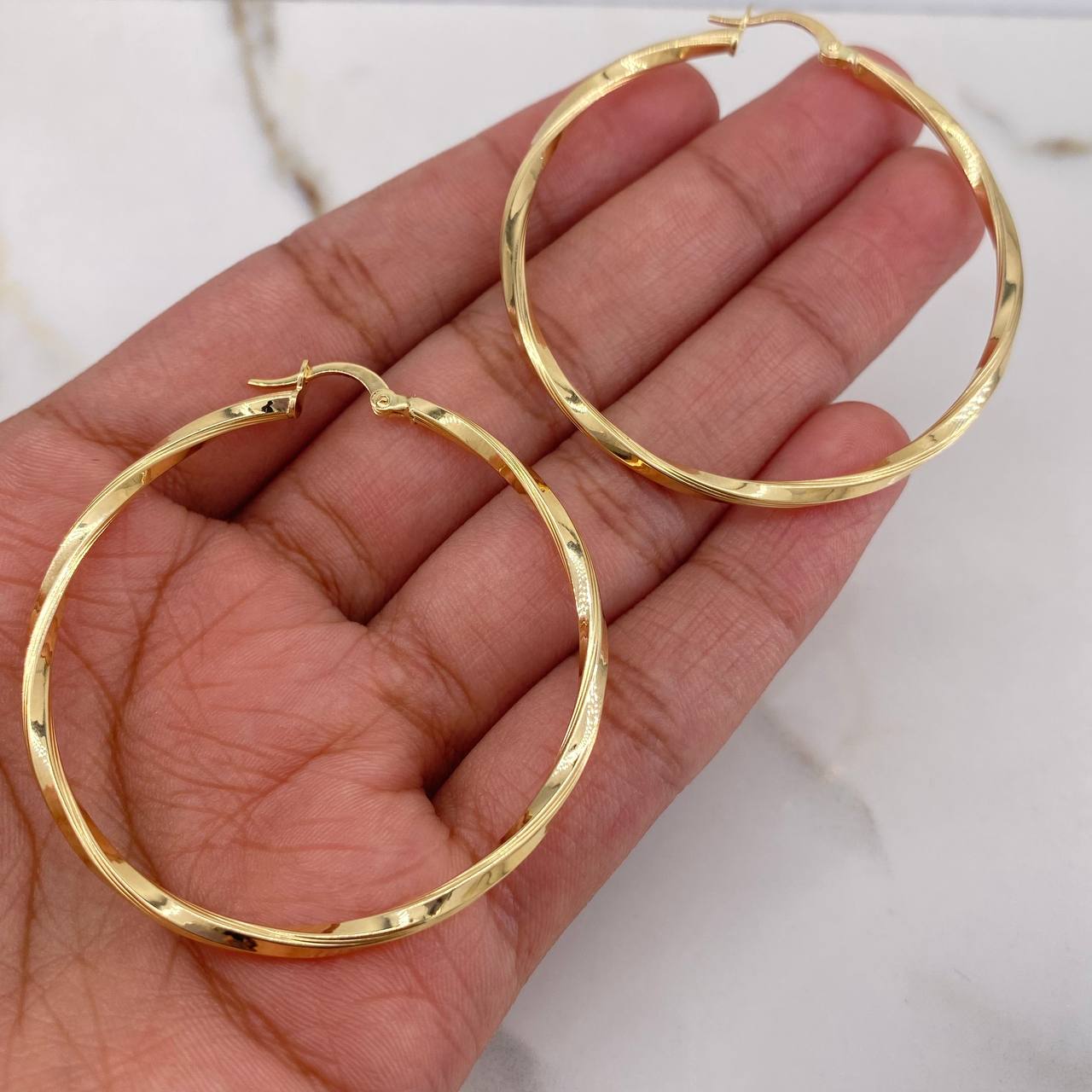 Candongas Mai 3.6gr / 4.9cm / Rayadas Oro Amarillo $
