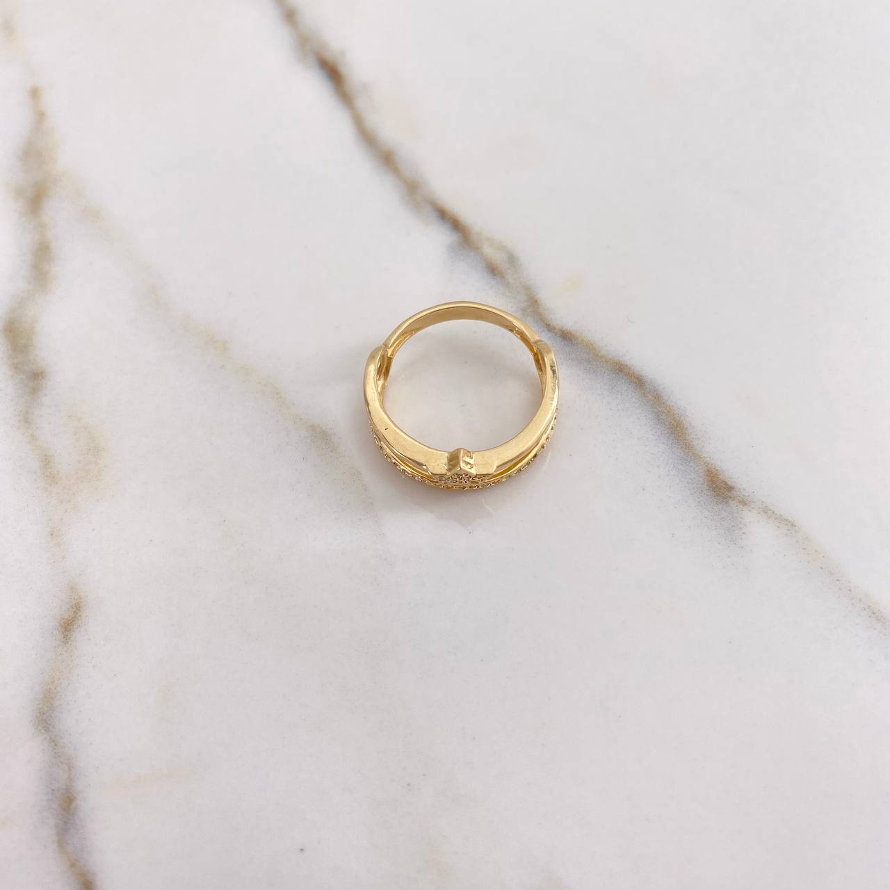 Anillo Corona Linea Doble 3.4gr / T7 1/4 / Circones Blancos Oro Amarillo $