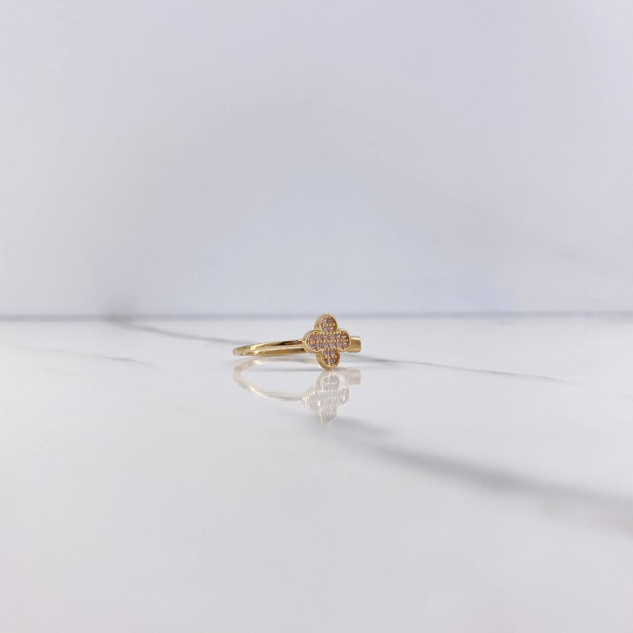 Anillo Abrazo Trebol 1.55gr / T6 3/4 / Circones Blancos Oro Amarillo $