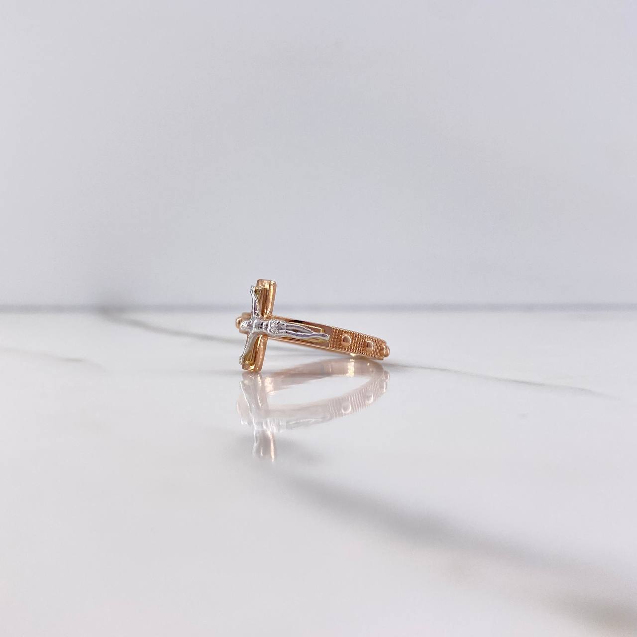 Anillo Puntos Cruz Cristo 3.25gr / T6 3/4 / Dos Oros Blanco Rosa $