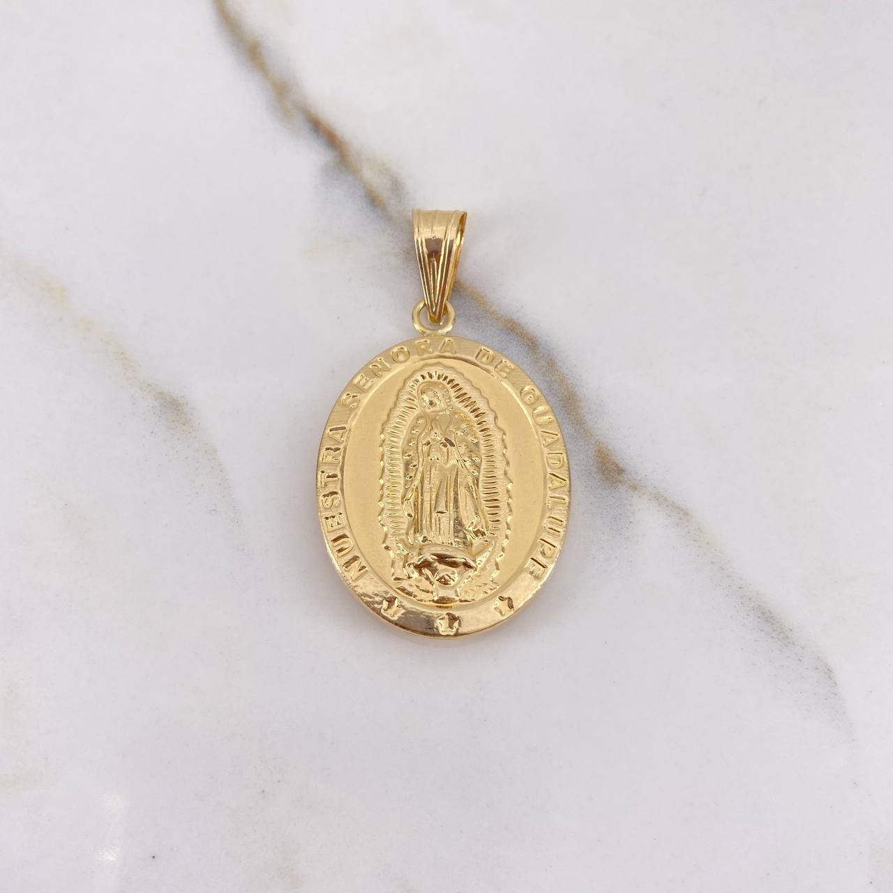 Dije Virgen Guadalupe 3.95gr / 4.3cm / Troquelado Oro Amarillo $