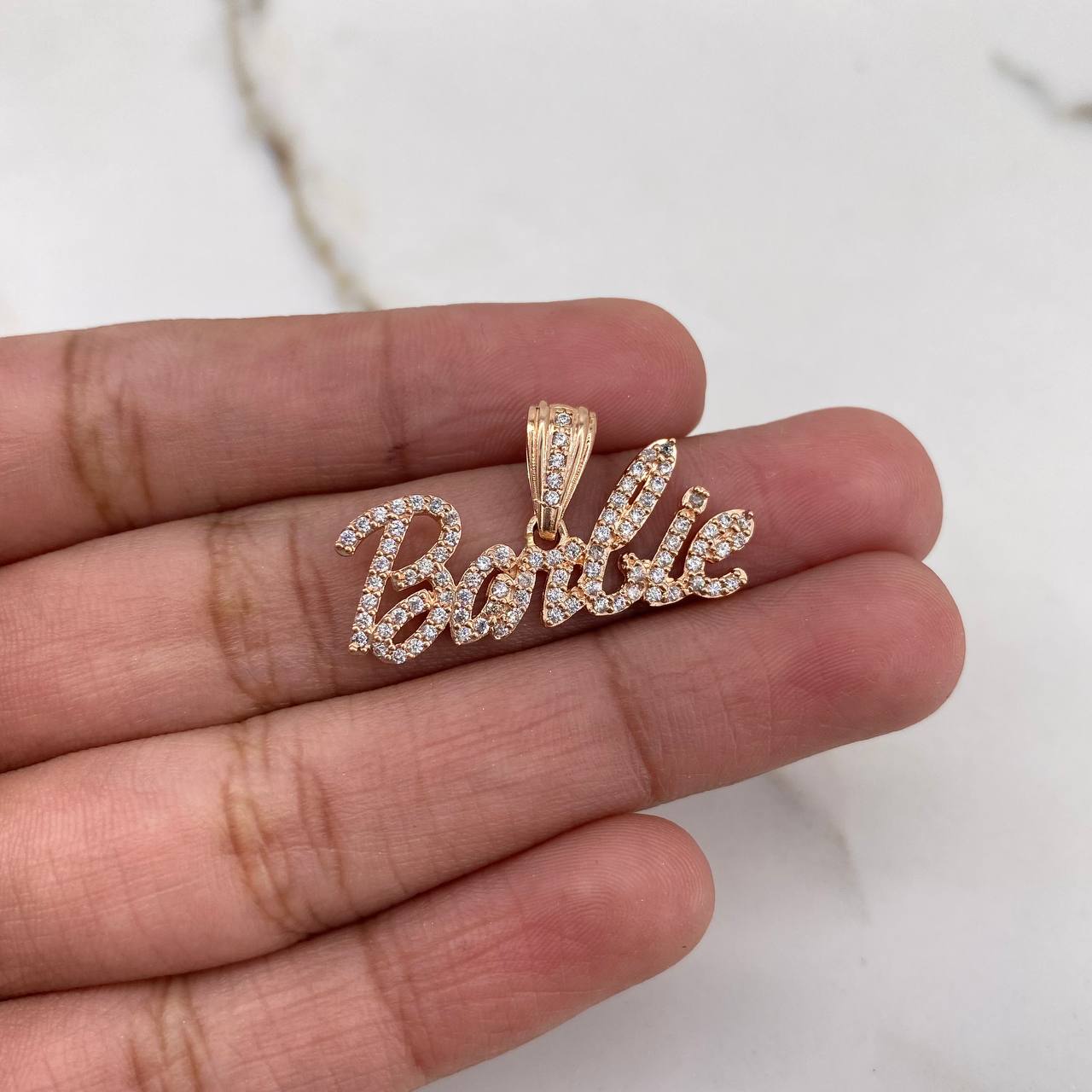 Dije Barbie 3.15gr / 2.8cm / Circones Blancos Oro Rosa &