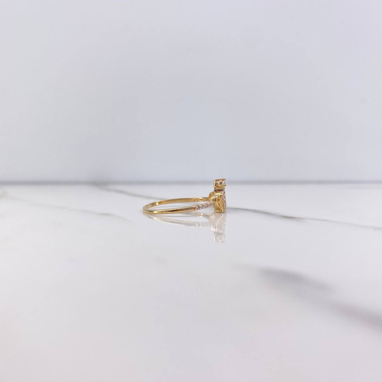 Anillo Corona 1.5gr / T7 1/2 / Circones Blancos Oro Amarillo $