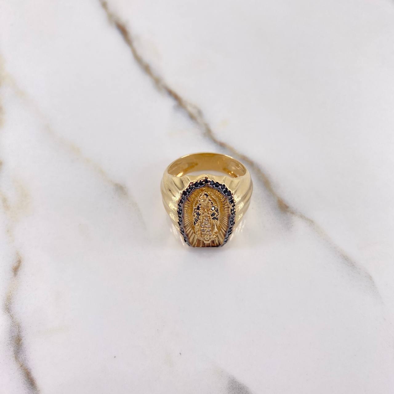Anillo Virgen Guadalupe 10.85gr / T8 1/2 / Circones Negros Blancos Oro Amarillo $