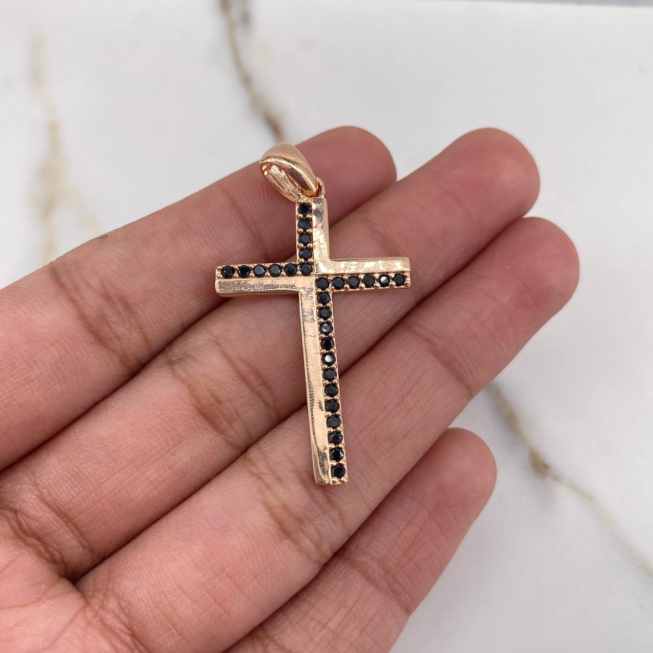 Dije Cruz 3.25gr / 3.8cm / Circones Negros Oro Rosa $