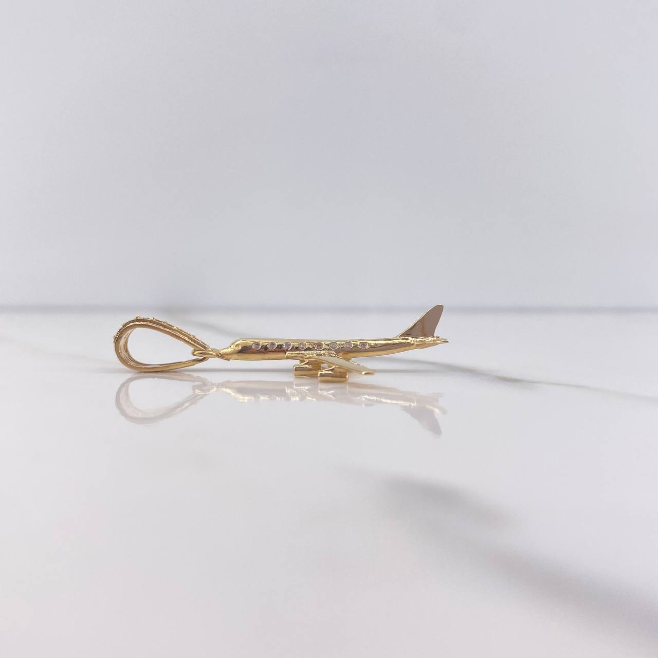 Dije Avion 2.85gr / 4cm / Circones Blancos Oro Amarillo $