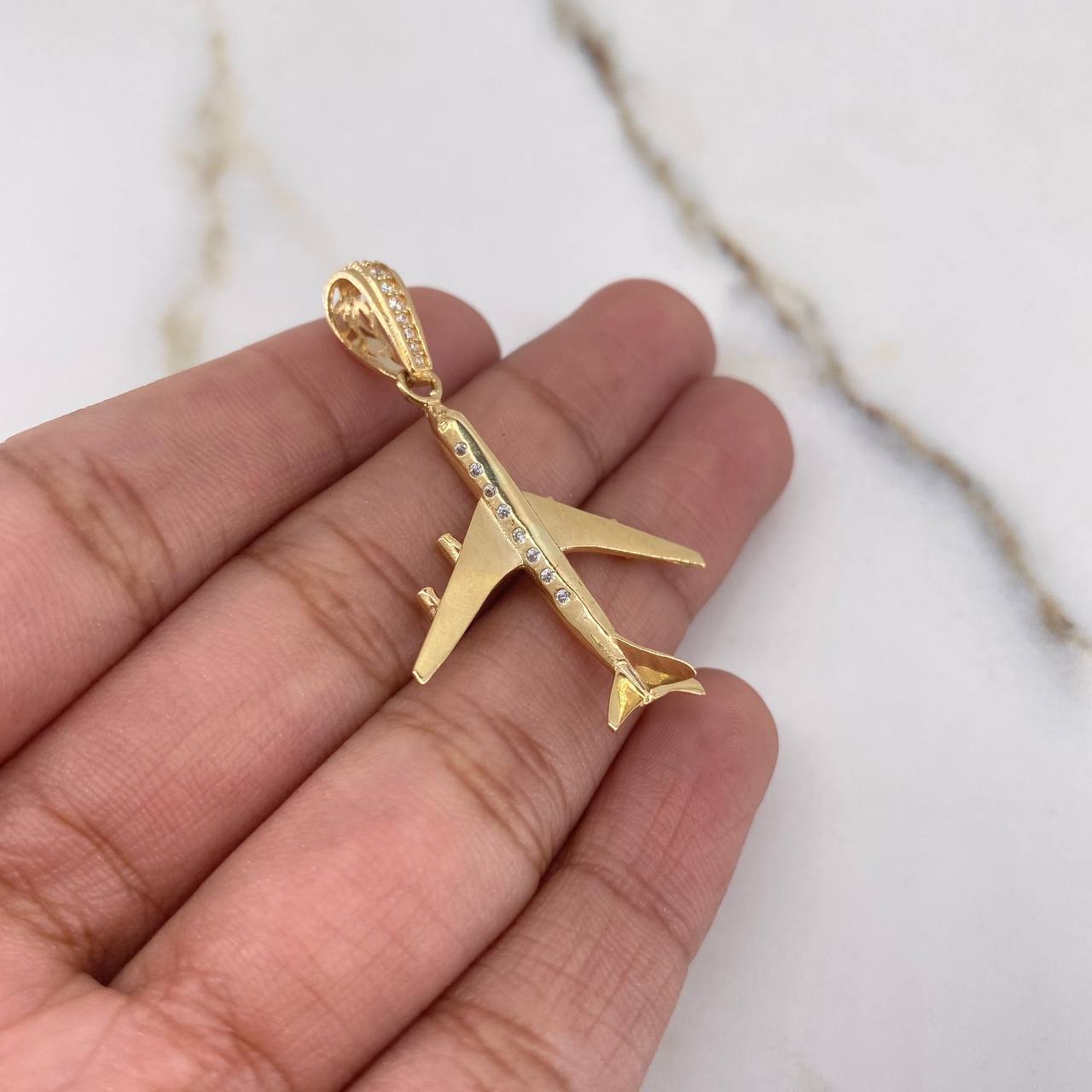 Dije Avion 2.85gr / 4cm / Circones Blancos Oro Amarillo $