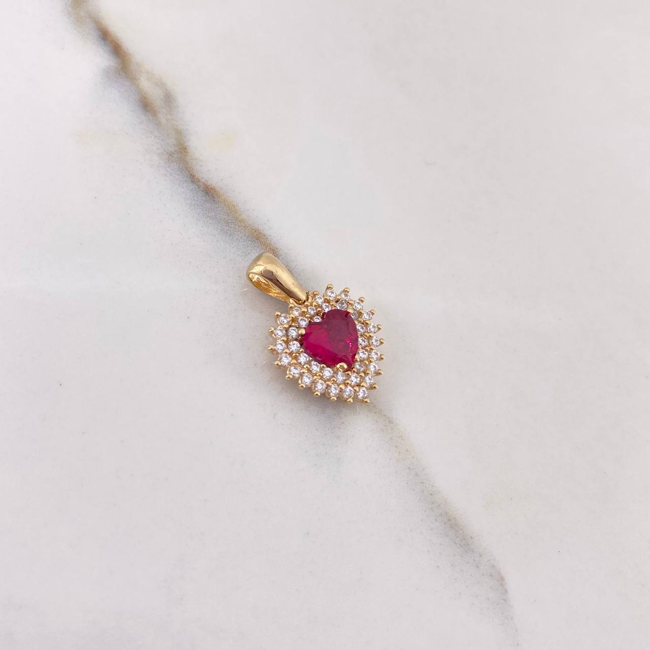Dije Halo Corazon 2.05gr / 1.8cm / Circones Fucsia Blancos Oro Amarillo $