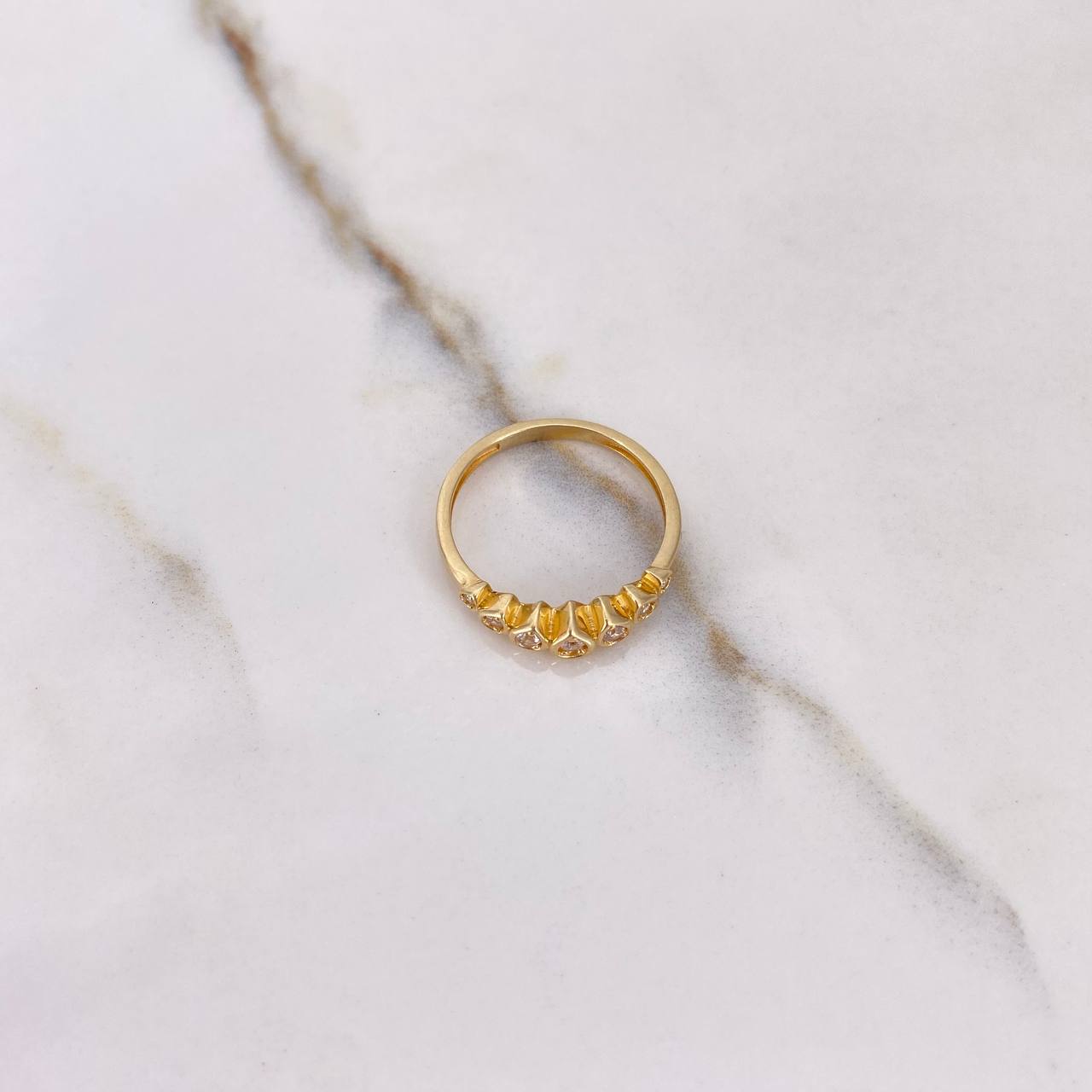 Anillo Gotas 2.2gr / T7 1/4 / Circones Blancos Oro Amarillo $
