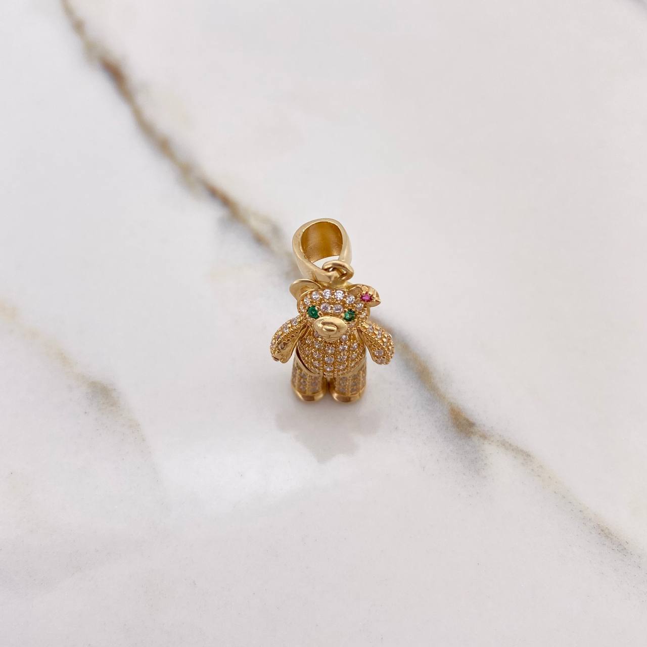 Dije Oso Articulado Corazon 4.65gr / 2.7cm / Circones Verdes Blancos Fucsia Oro Amarillo $
