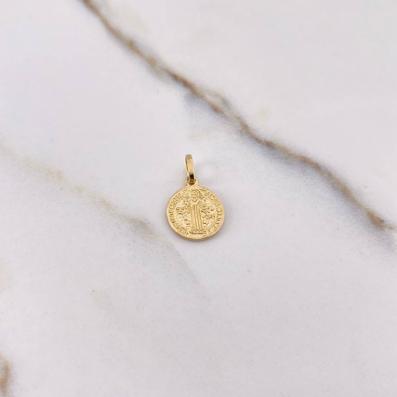 Dije San Benito 0.85gr / 1.6cm / Plano Oro Amarillo $