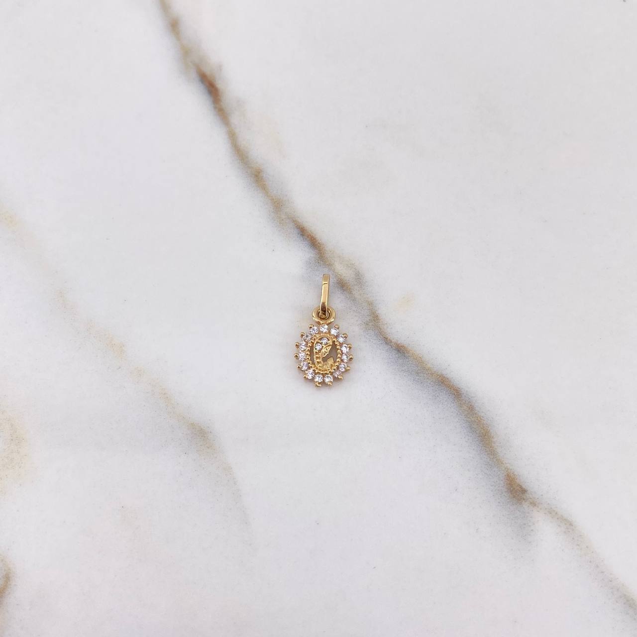 Dije Virgen María 0.7gr / 1.7cm / Circones Blancos Oro Amarillo $