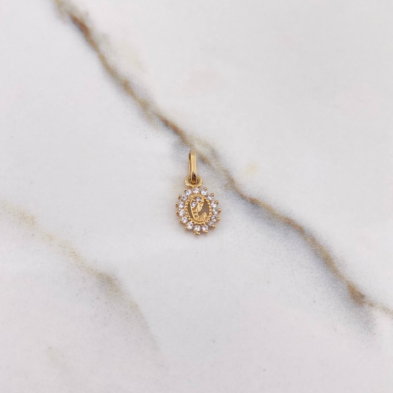 Dije Virgen María 0.7gr / 1.7cm / Circones Blancos Oro Amarillo $