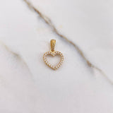 Dije Silueta Corazon 0.9gr / 1.8cm / Circones Blancos Oro Amarillo $