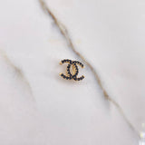 Dije CC 0.8gr / 1cm / Circones Negros Oro Amarillo $