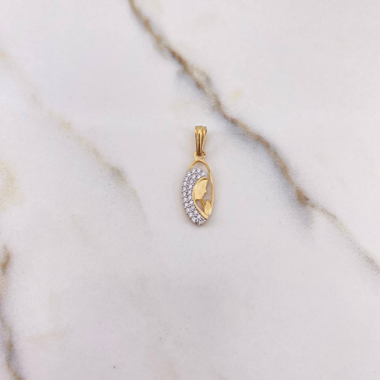 Dije Virgen María 1.15gr / 2.3cm / Silueta Circones Blancos Dos Oros Amarillo Blanco $