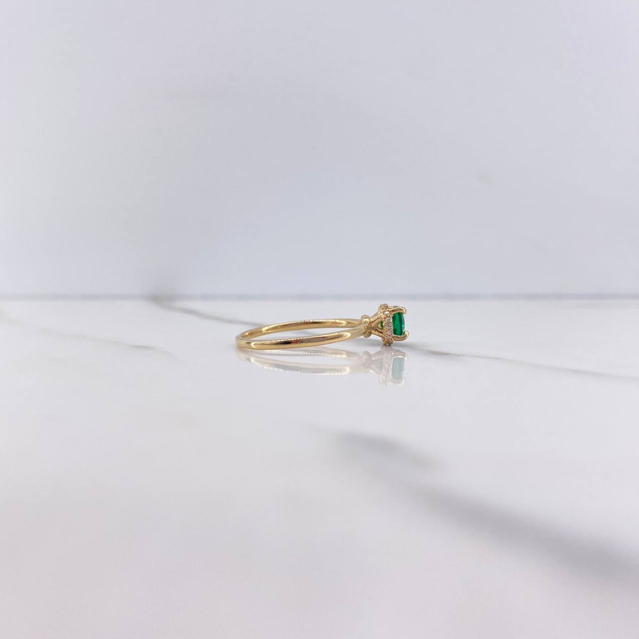 Anillo Solitario 2.1gr / T7 3/4 / Circones Verde Blancos Oro Amarillo $