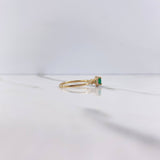 Anillo Solitario 2.1gr / T7 3/4 / Circones Verde Blancos Oro Amarillo $