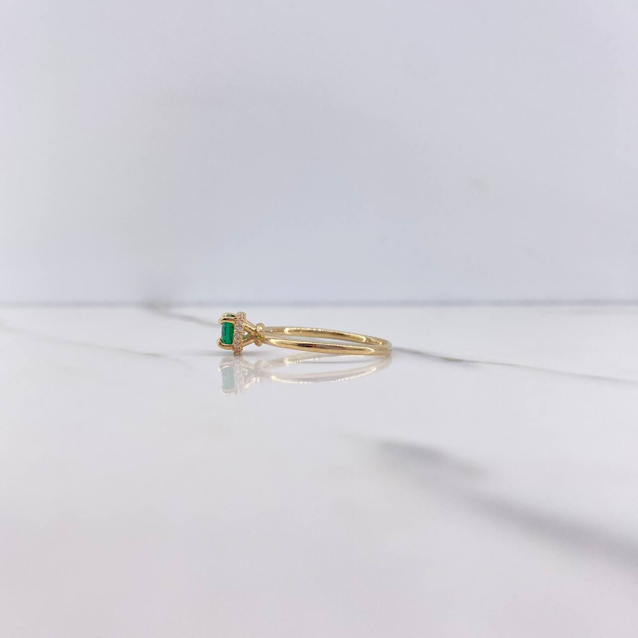 Anillo Solitario 2.1gr / T7 3/4 / Circones Verde Blancos Oro Amarillo $