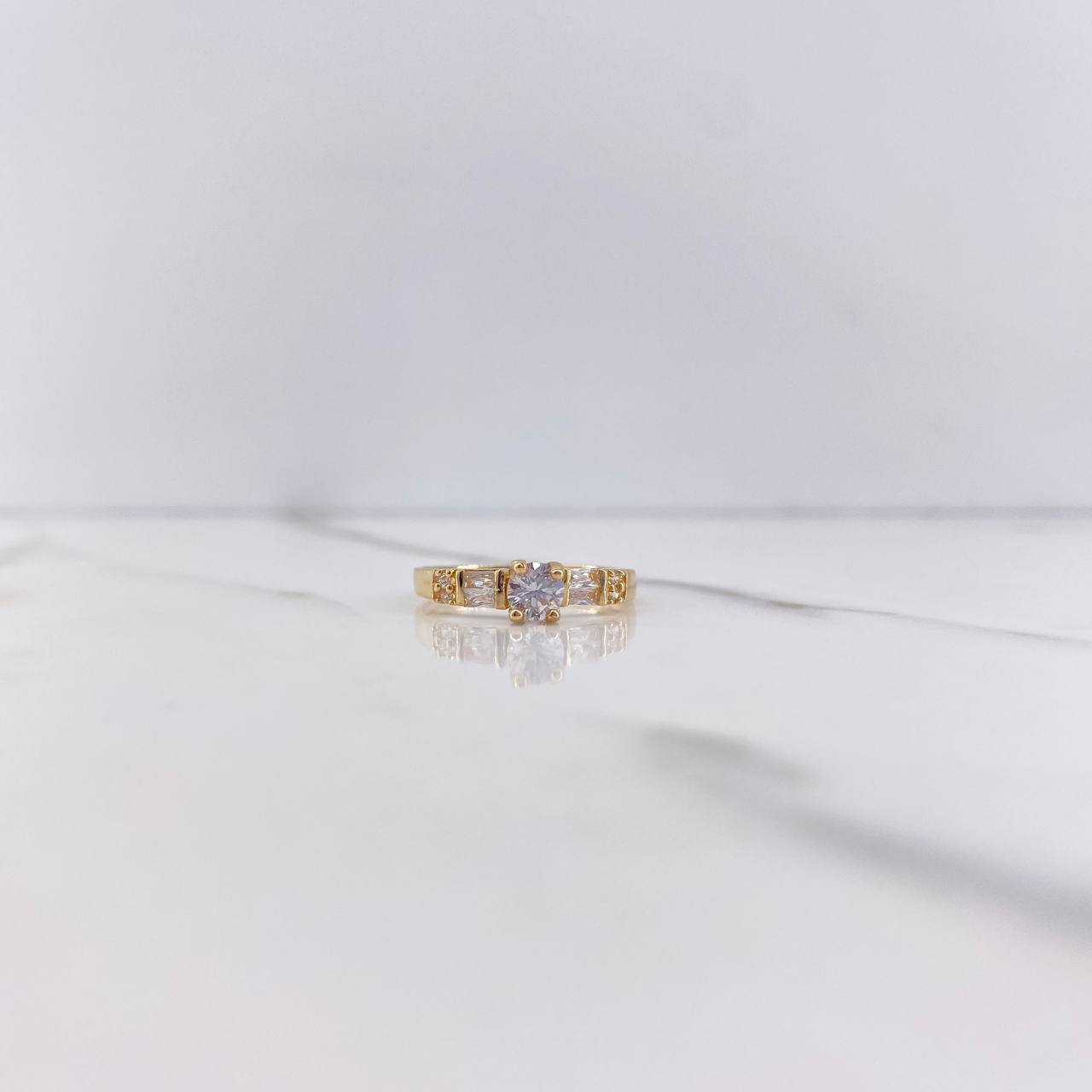 Anillo Solitario Cajon 2.1gr / T7 / Circones Blancos Oro Amarillo $