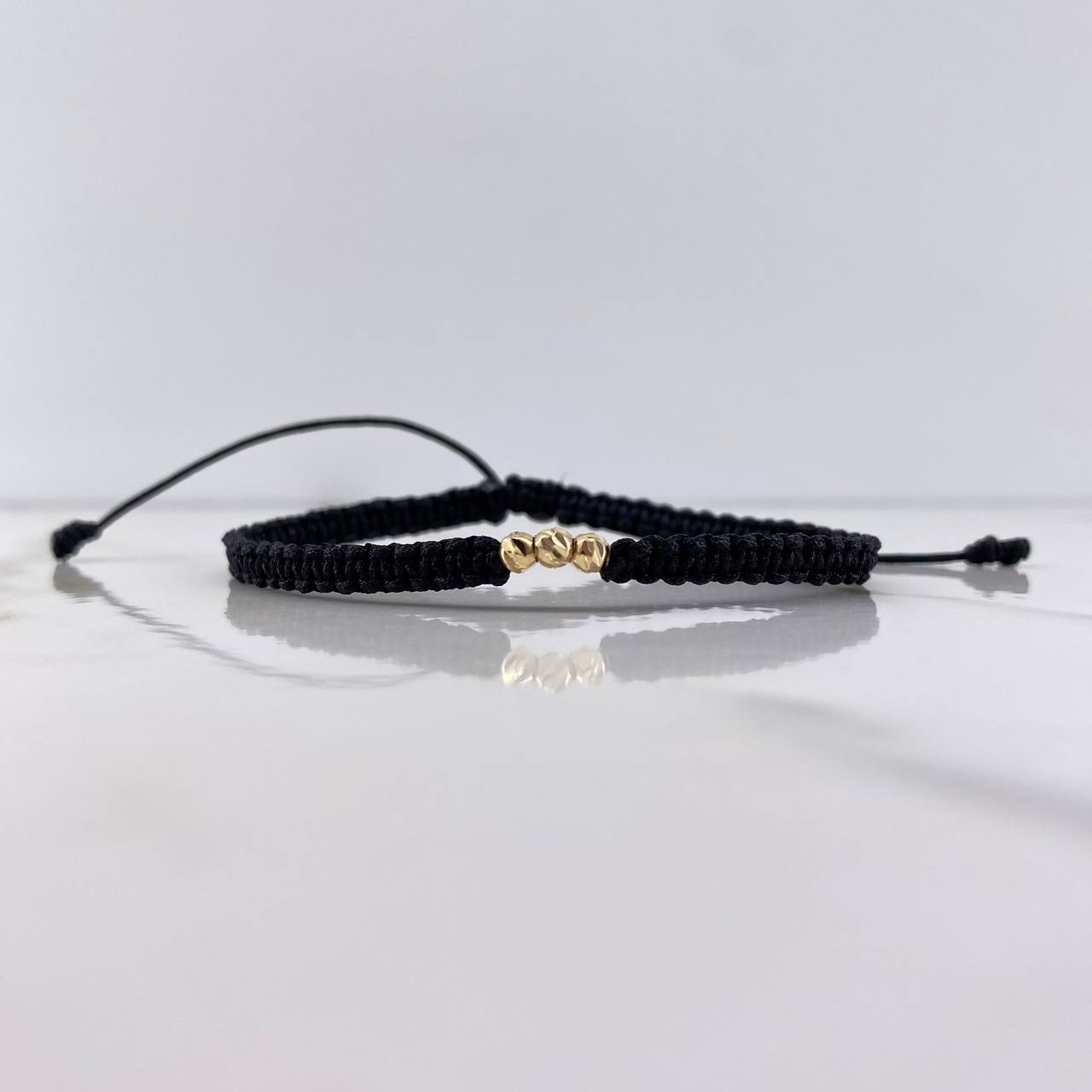 Pulsera Negra Bolas Diamantadas 0.15gr / 3mm Oro Amarillo $