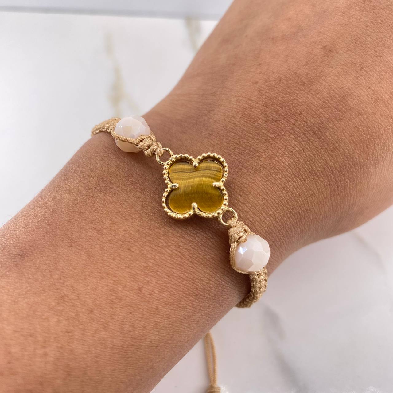 Pulsera Beige Trebol 3gr / Ojo De Tigre Oro Amarillo Nac.Esp. $