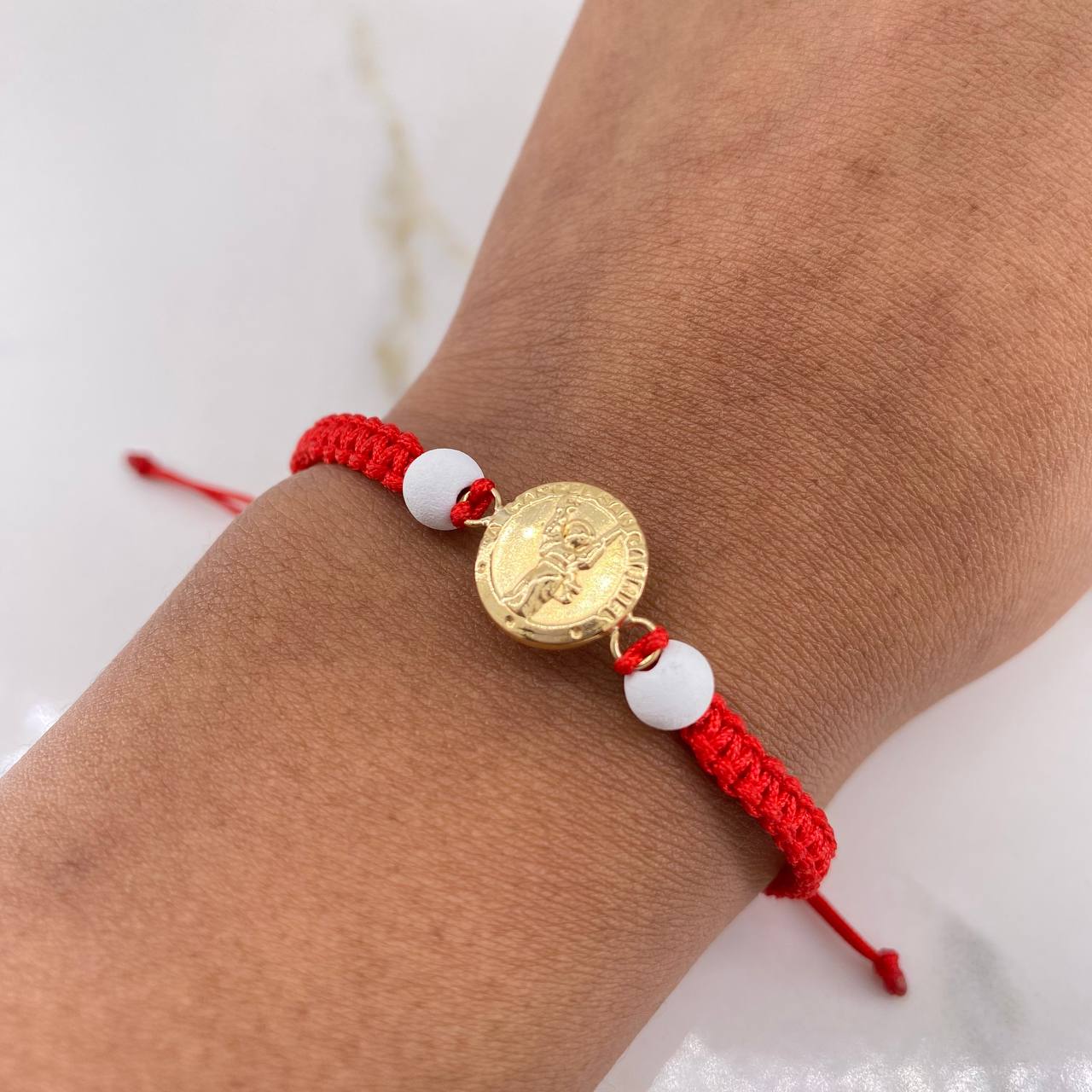 Pulsera Roja Herraje San Gabriel Arcángel 0.8gr / Troquelado Oro Amarillo $