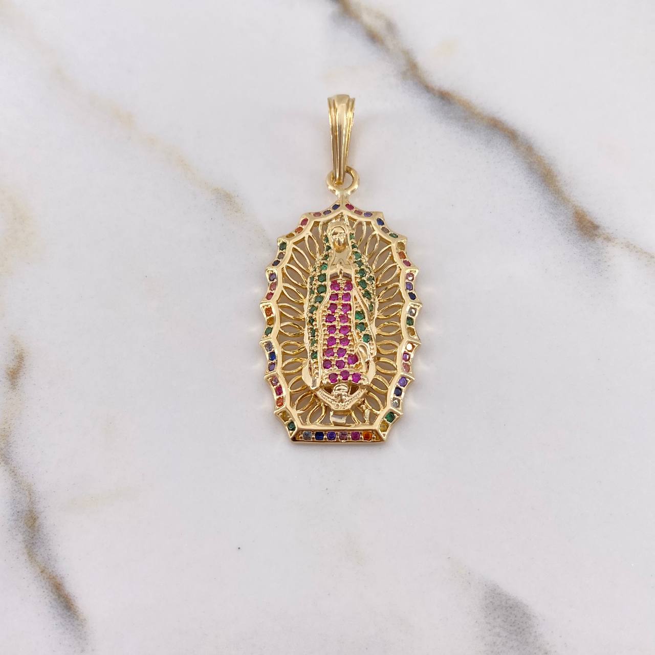 Dije Virgen de Guadalupe 5.95gr / 4.3cm / Circones Colores Oro Amarillo $