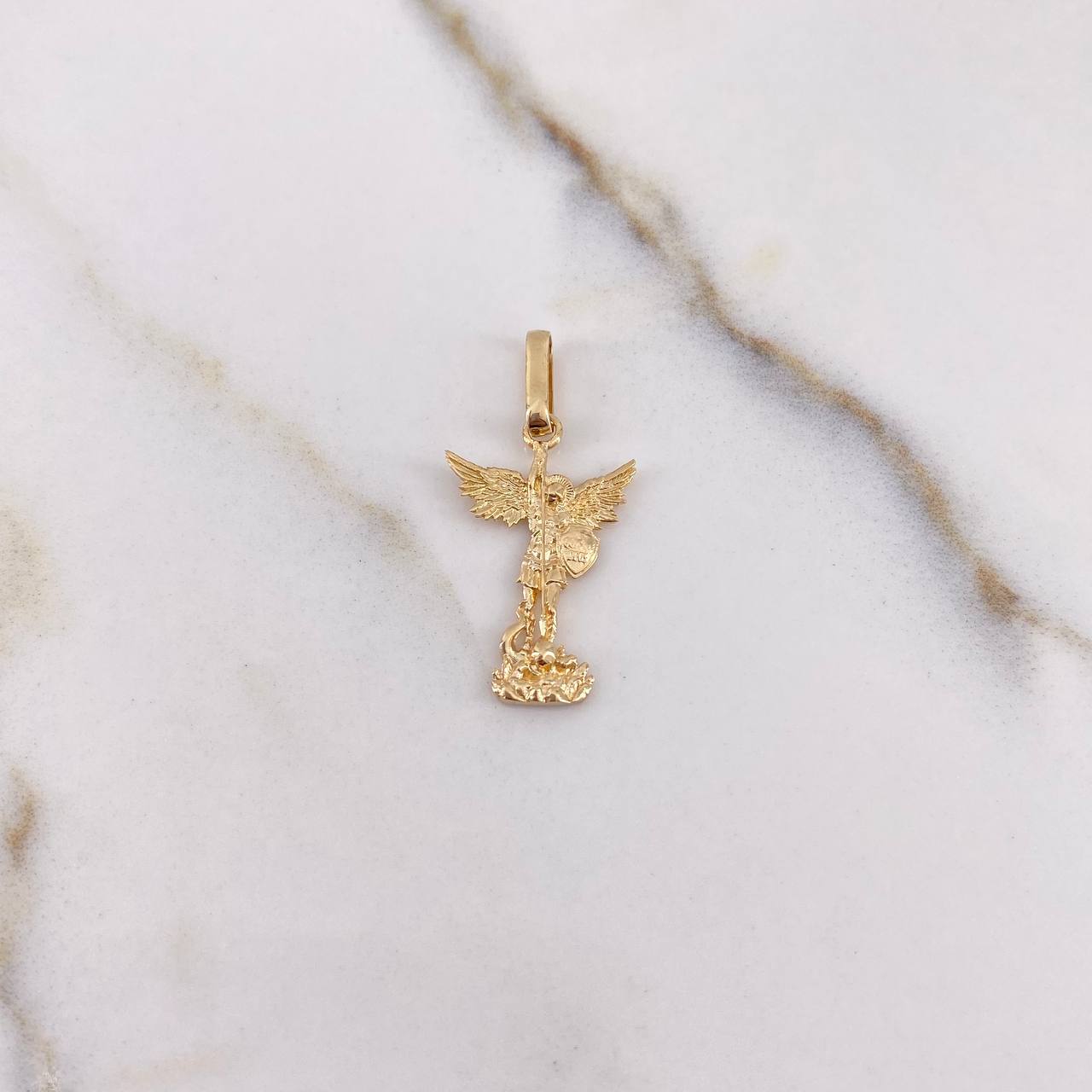 Dije San Miguel Arcángel 1.3gr / 2.7cm / Oro Amarillo $