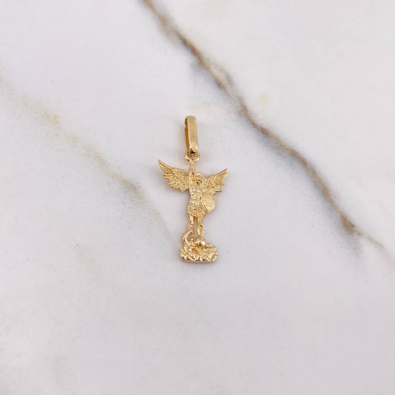 Dije San Miguel Arcángel 1.3gr / 2.7cm / Oro Amarillo $