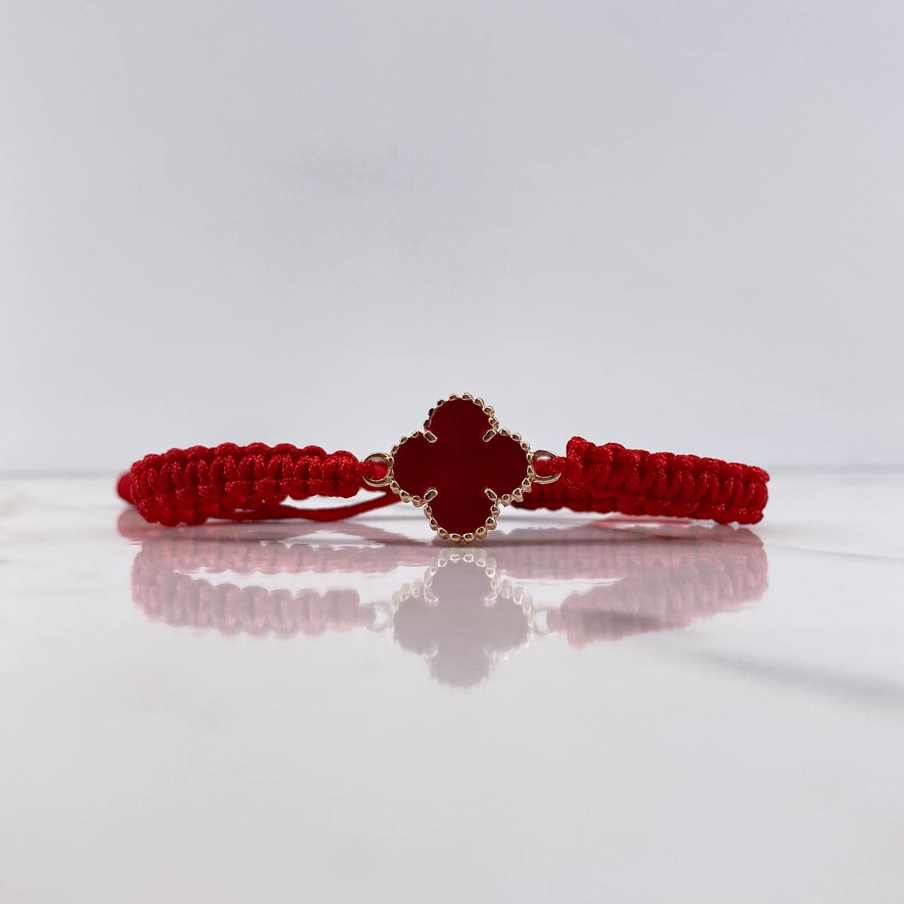Pulsera Roja Trebol 2.8gr / Resina Roja Oro Amarillo Nac.Esp. $