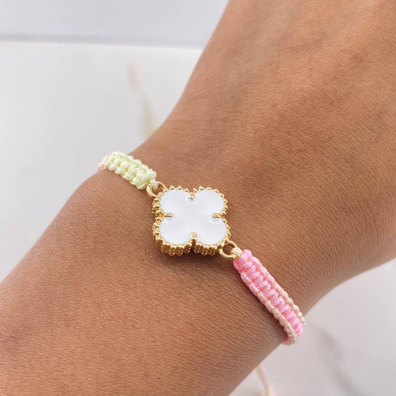 Pulsera Bicolor Trebol 3.1gr / Resina Blanca Oro Amarillo Nac.Esp. $