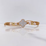 Pulsera Beige Trebol 3.35gr / 5mm Resina Blanca Bolas Lisas Oro Rosa Nac.Esp. $