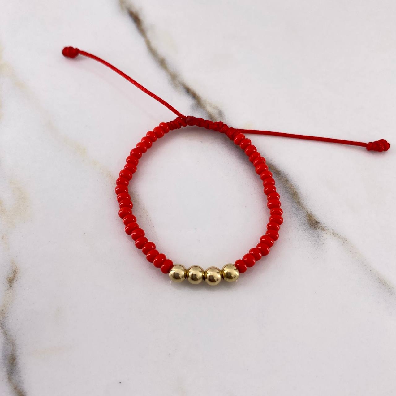 Pulsera Roja Mostazilla 0.35gr / 4mm Bolas Lisas Oro Amarillo $